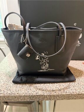 Coach X Peanuts Snoopy Limited Edition Rare Black Leather Taxi Tote